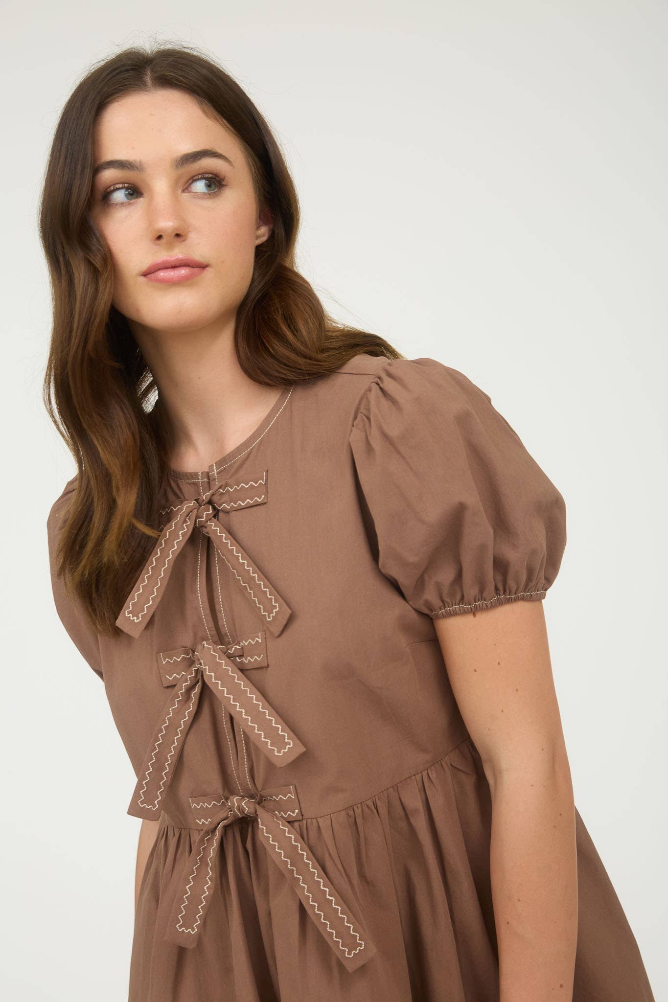 FRONT TIE SHORT PUFF SLEEVE BABYDOLL MINI DRESS