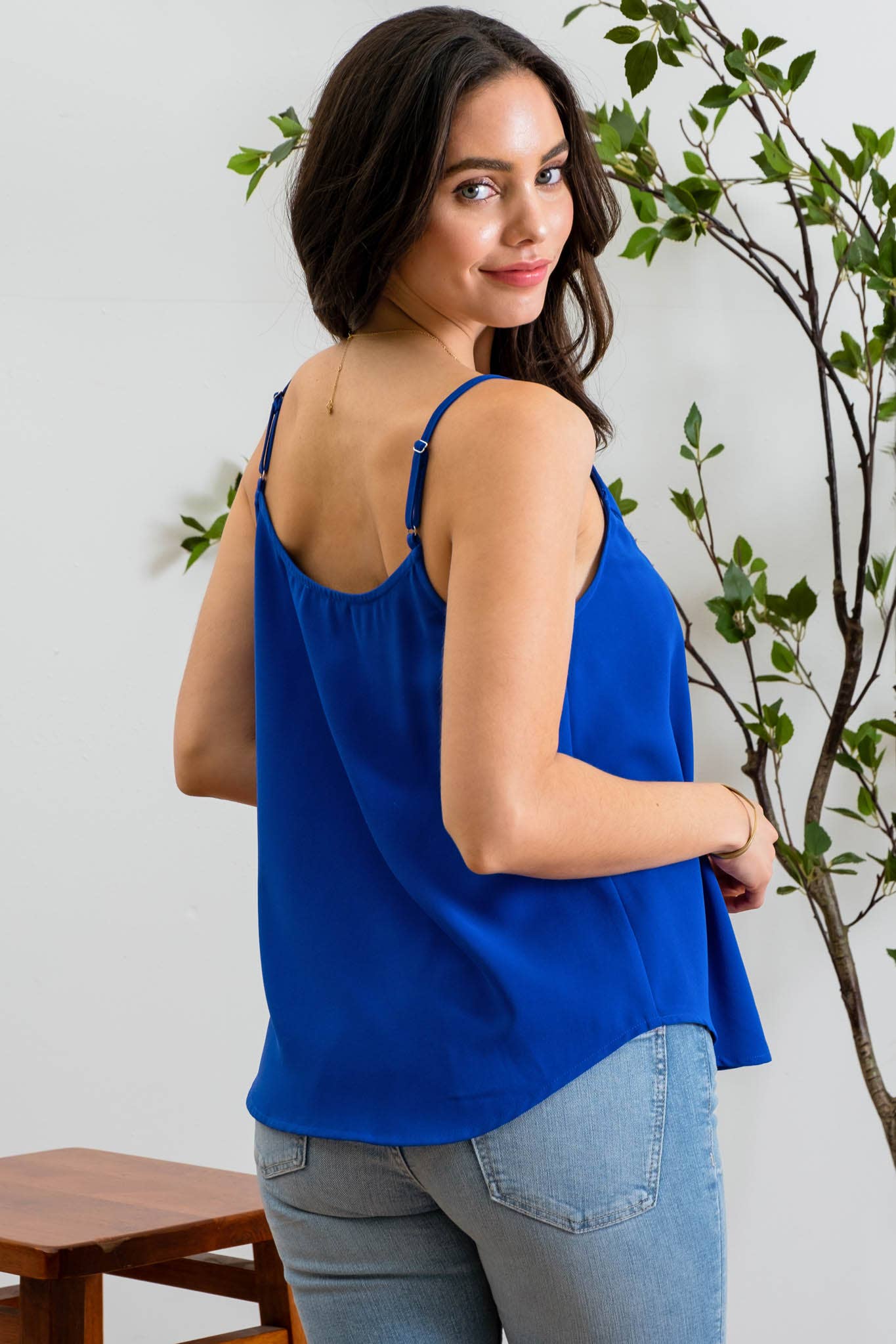 V NECK LADDER LACE TRIM CAMI