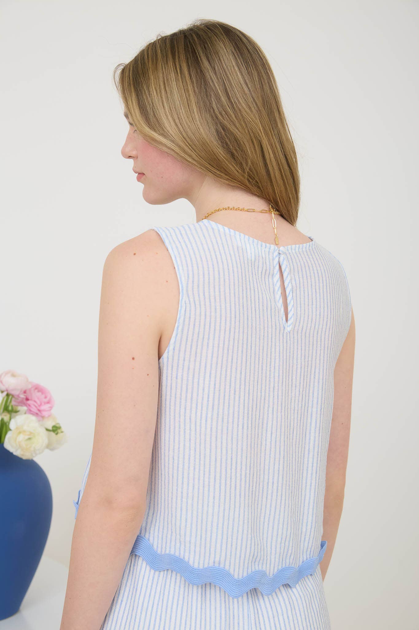 STRIPE WAVE HEM TRIM SLEEVELESS TOP