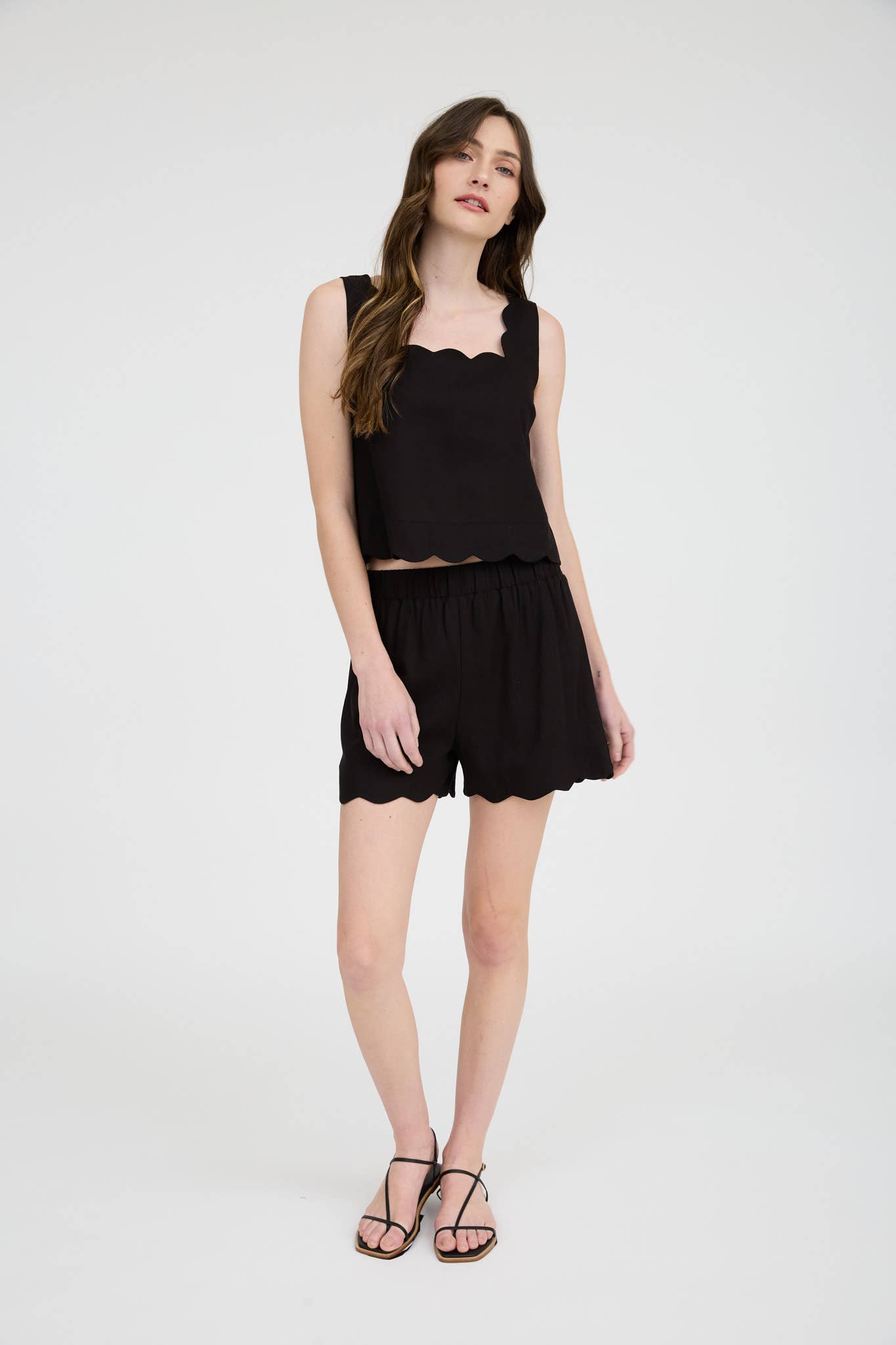 HIGH WAIST SCALLOP TRIM MINI SHORTS