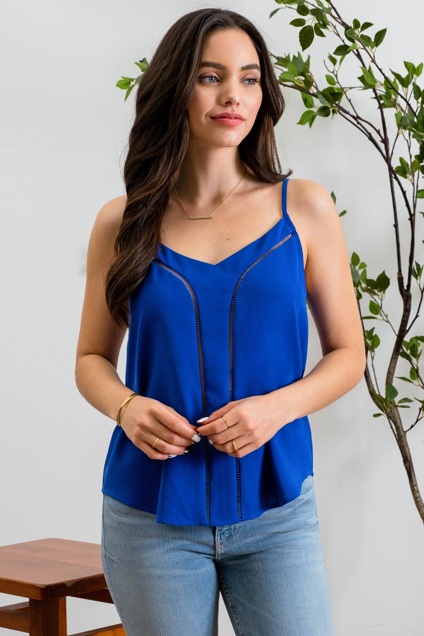 V NECK LADDER LACE TRIM CAMI