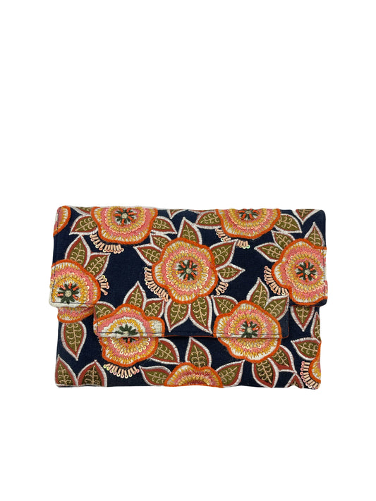 FLORAL EMBROIDERED CLUTCH